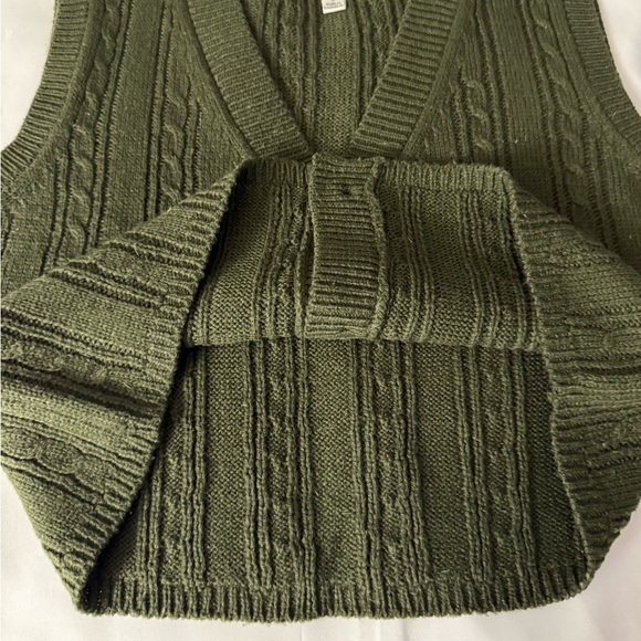 Pink Rose Sleeveless Cropped Green V-Neck Sweater Vest - Picture 10 of 11